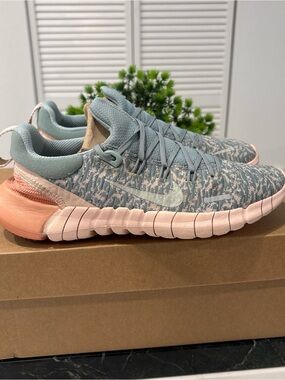 Nike free run running shoes rare blue coral women’s size 6 running shoes